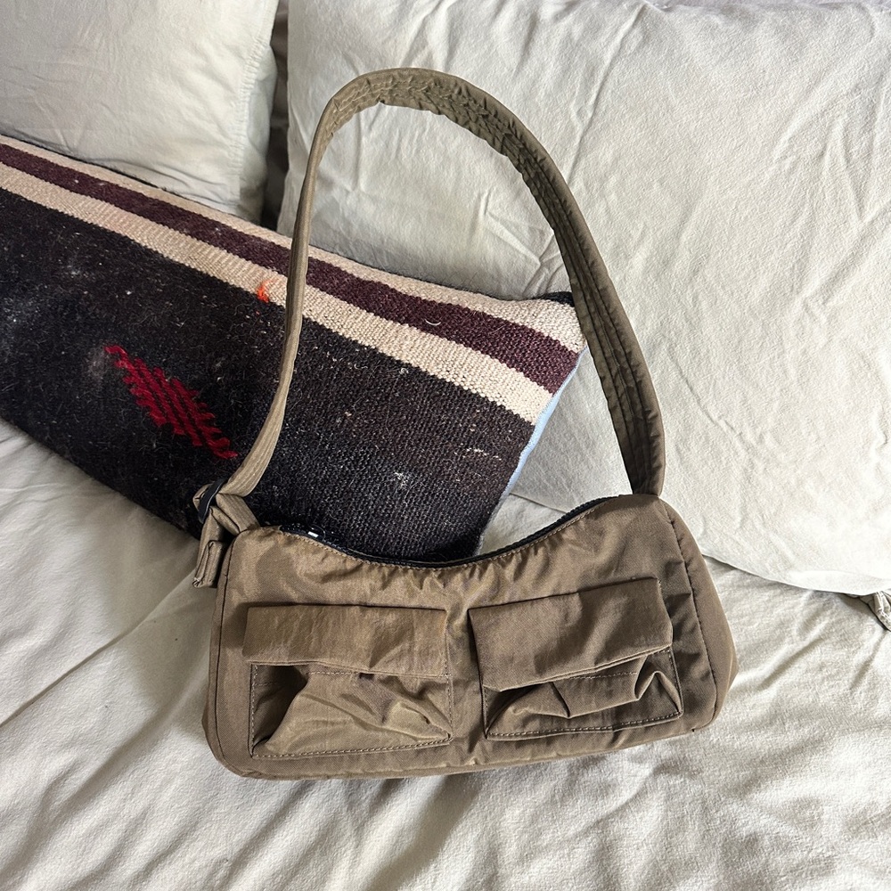 Baggu cargo shoulder bag in seaweed